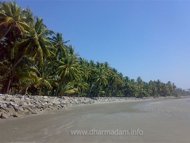 Dharmadam Beach
